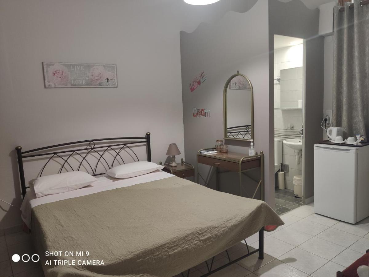 Hotel Trifylia Kyparissia Buitenkant foto
